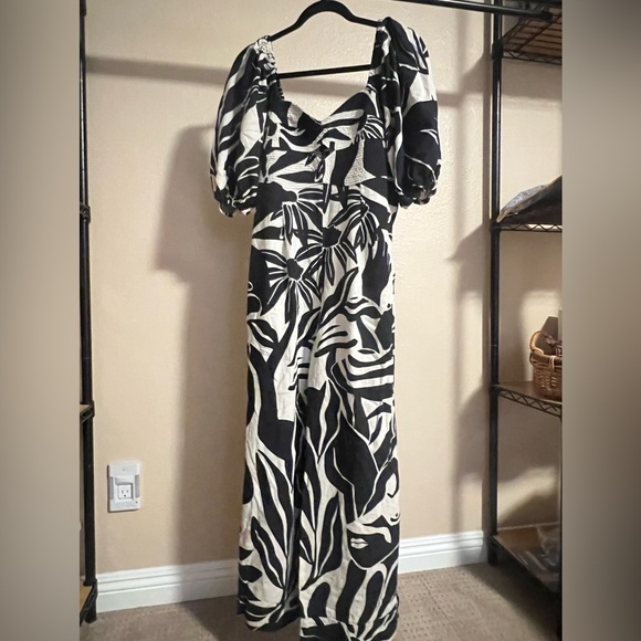 Farm Rio x Anthropologie Puff-Sleeve
Printed Linen Jumpsuit - Picture 4 of 15